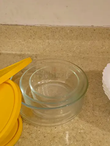 Containers with plastic lids,Bowls