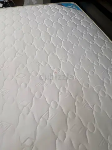 Queen mattress in good condition, lightly used