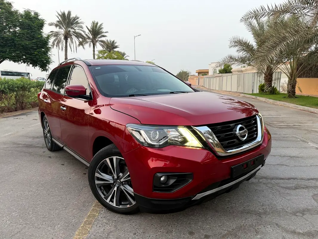 Nissan Pathfinder 2019 — photo 1 of 15
