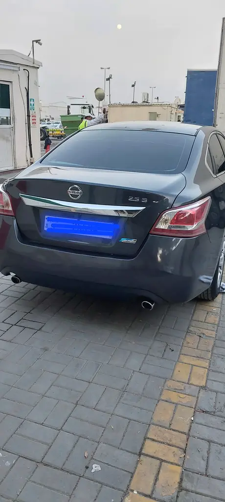 Nissan Altima 2013 — photo 1 of 8