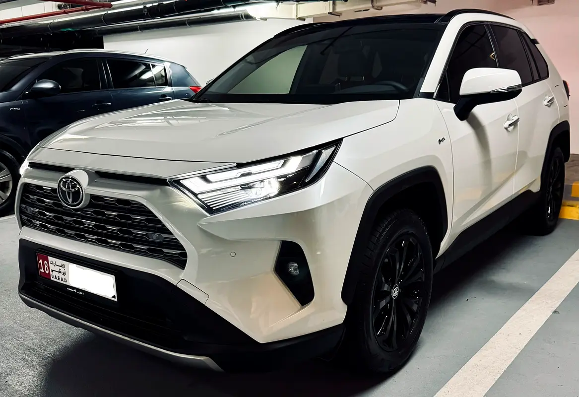 Toyota Rav 4 2025 — photo 1 of 3