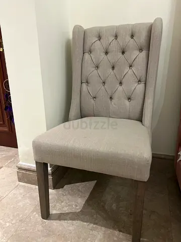 4 Light grey tufted accent chair with wooden legs