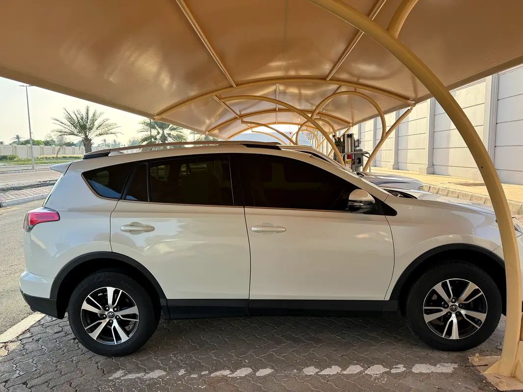 Toyota Rav 4 2017 — photo 1 of 9