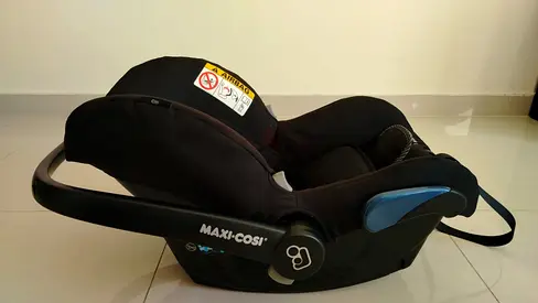 Maxi-Cosi Infant Car Seat (Black) - Good Condition