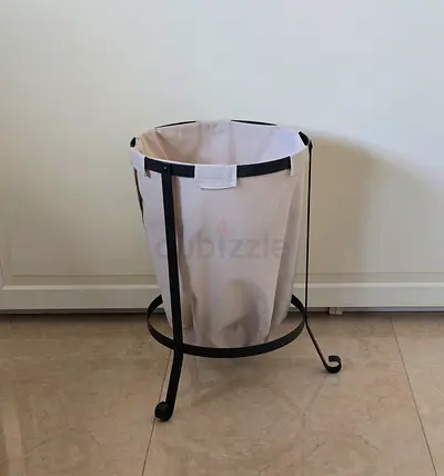 Dirty clothes rack
