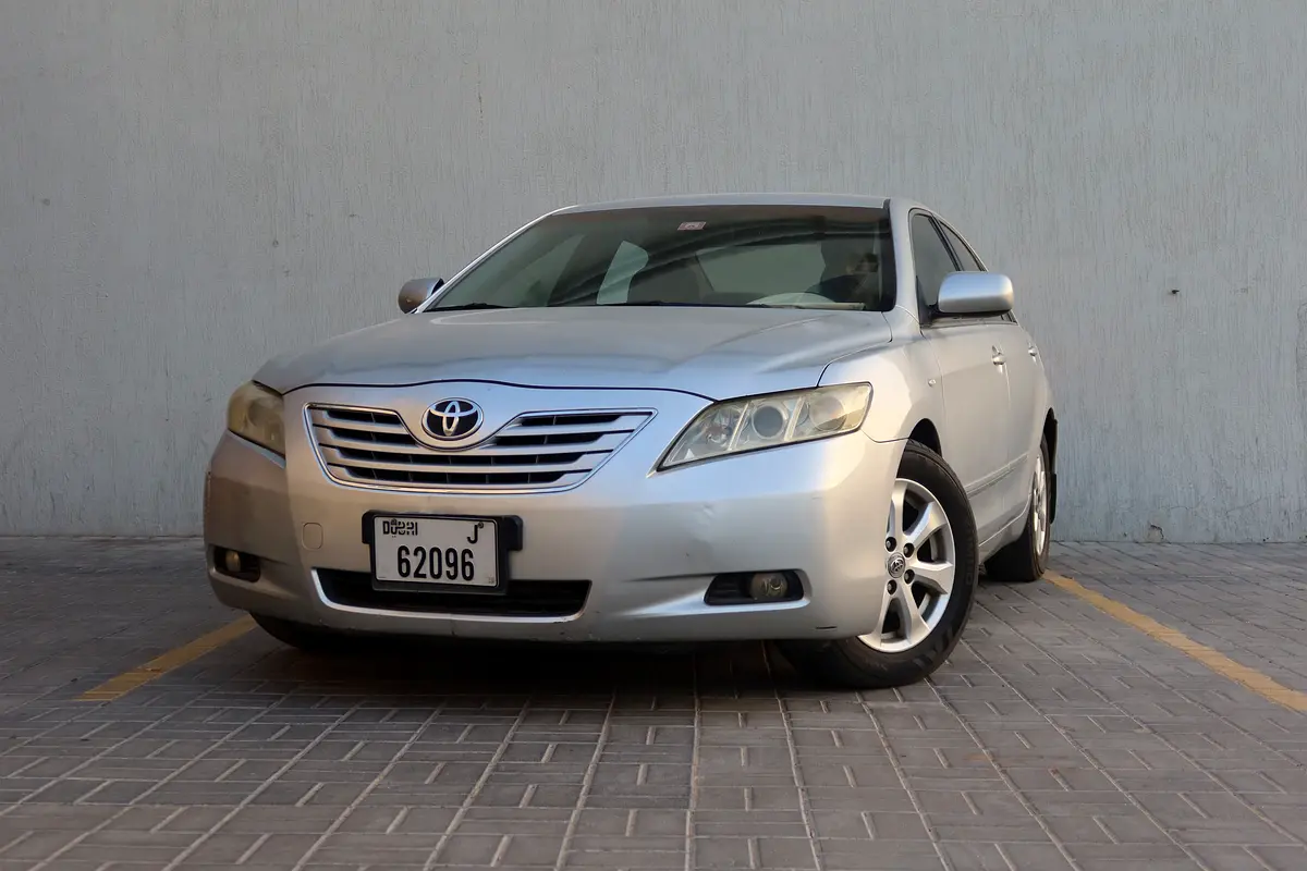 Toyota Camry 2008 — photo 1 of 15