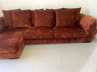 L-shaped brown fabric sofa with chaise - excellent condition