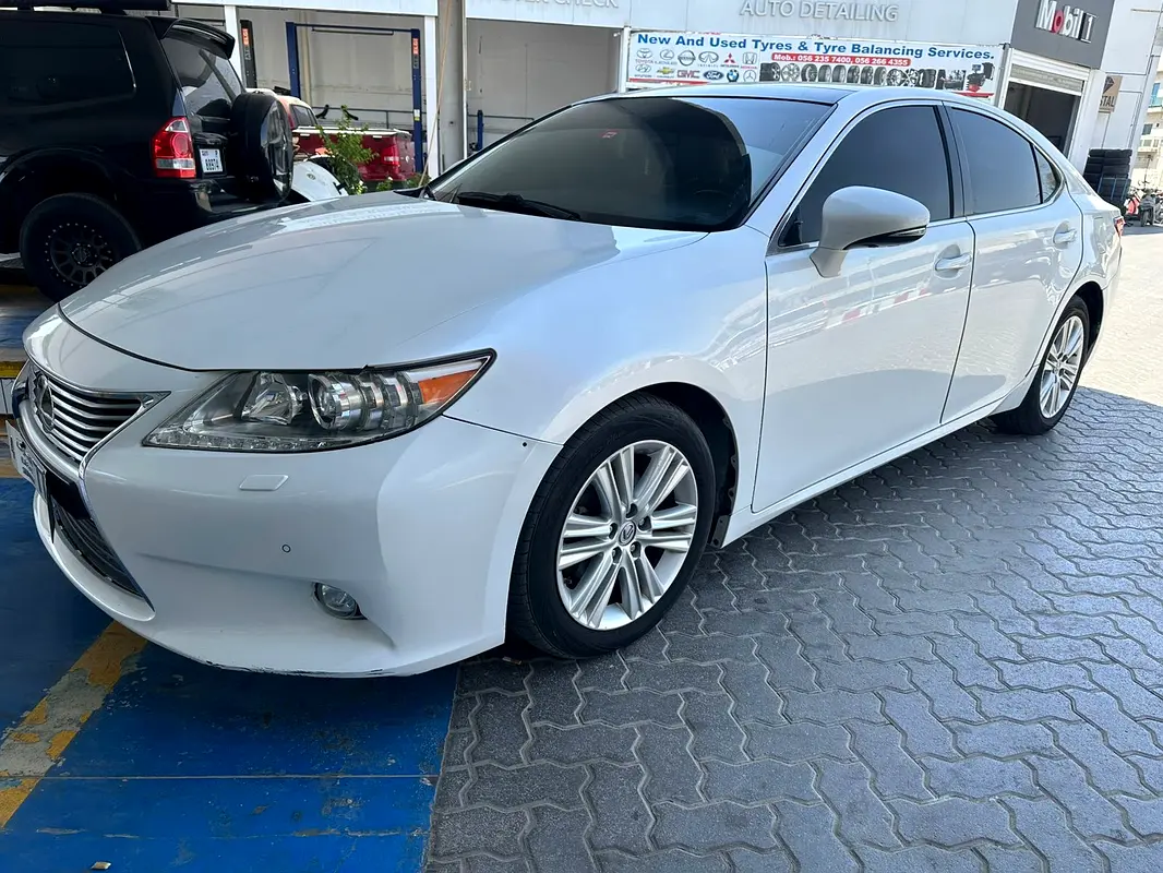 Lexus ES-Series 2014 — photo 1 of 11