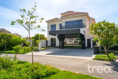 Stunning Villa| Fully Upgraded|Vacant