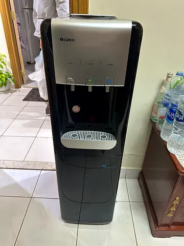 GREE Hot  Cold Water Dispenser with Mini Fridge – Excellent Condition