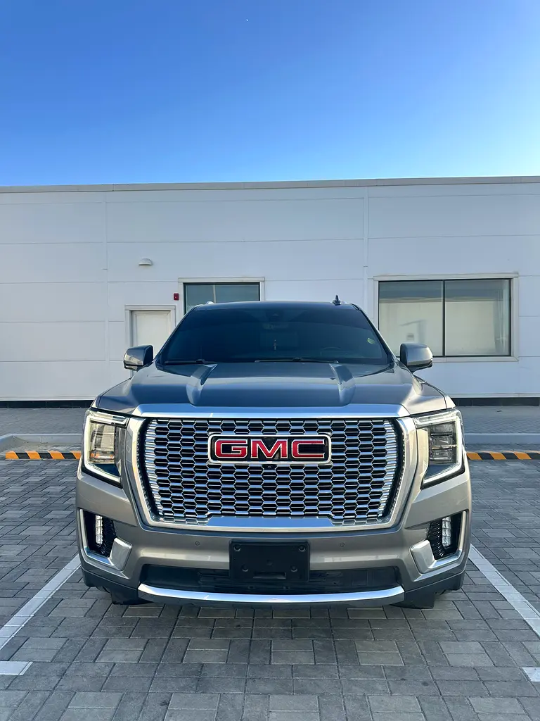 GMC Yukon 2021 — photo 1 of 16