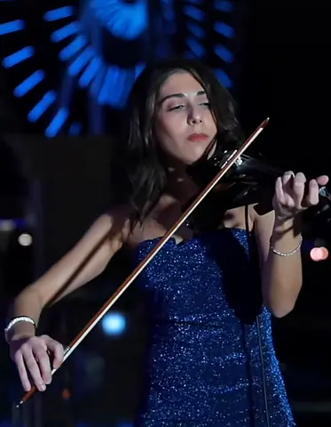 Female Violinist in Dubai!