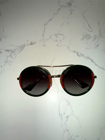 Gucci Round Retro Sunglasses with Green Frame and Dark Lenses - Unisex