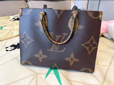 LV onthego medium size tote bag louis vuitton