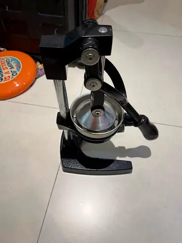 Juice maker press for orange and pomegranate