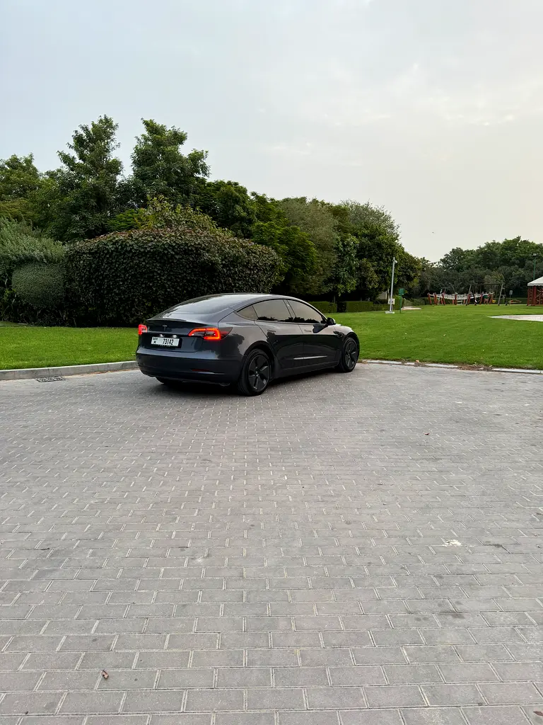 Tesla Model 3 2023 — photo 1 of 9