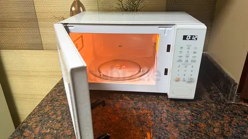 White Digital Countertop Microwave