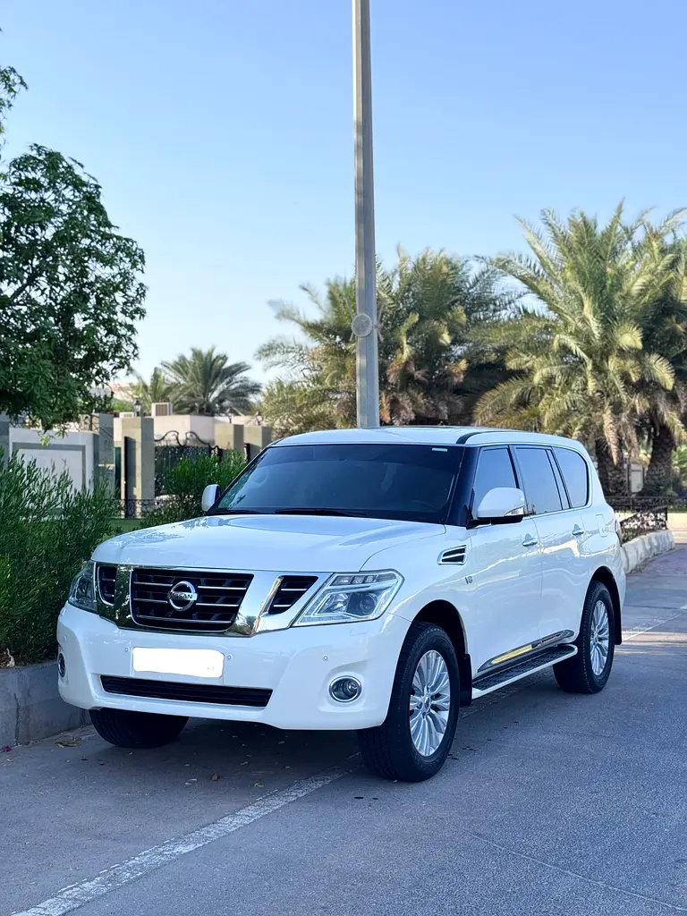Nissan Patrol 2018 — photo 1 of 8