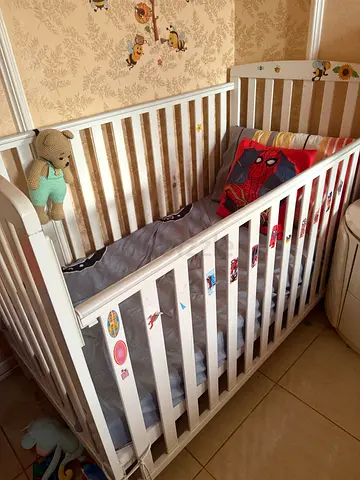 White wooden baby crib in good condition - convertible style