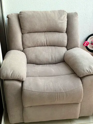 Beige 1-Seater Recliner/Armchair in Good Condition