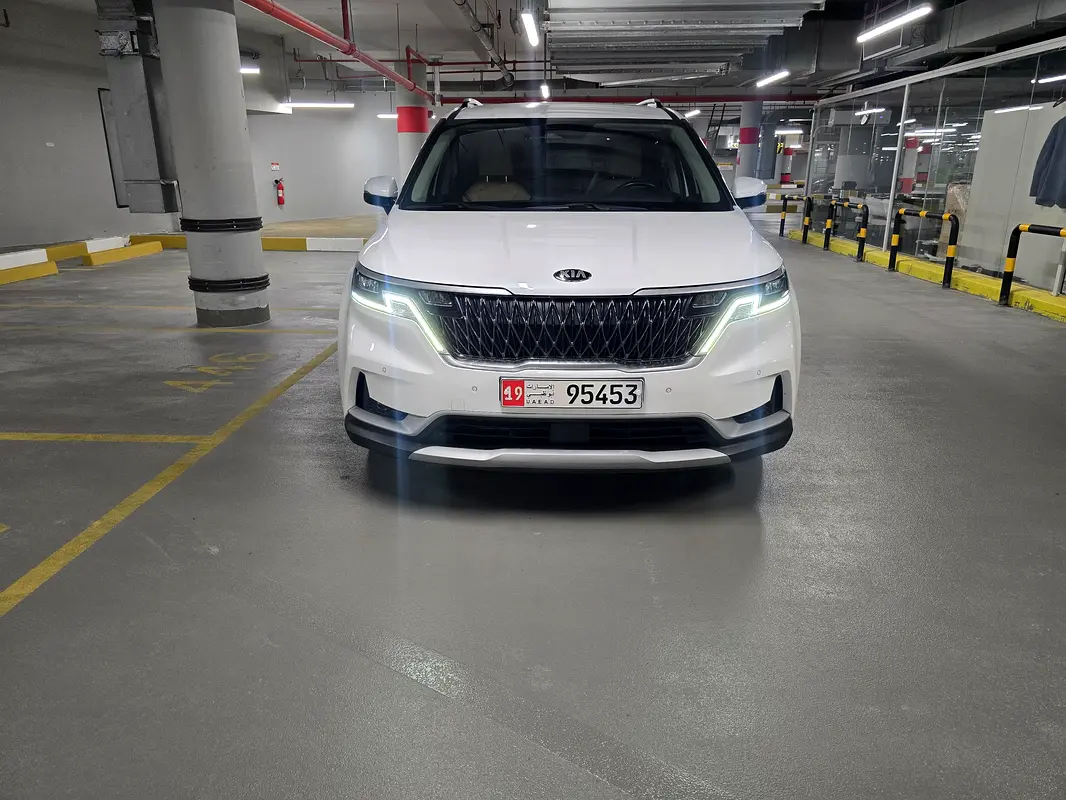 Kia Carnival 2021 — photo 1 of 15