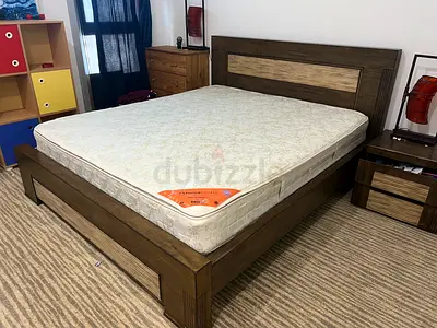 KING BED SET WITH NIGHT TABLES, DRAWER  AND 2 LAMPS