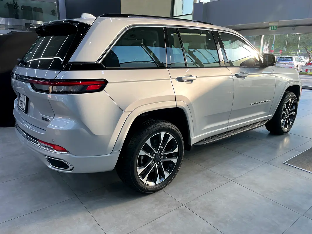Jeep Grand Cherokee 2022 — photo 1 of 5