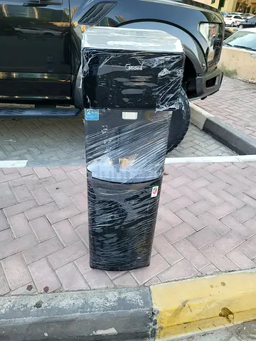 Bottom load water dispenser