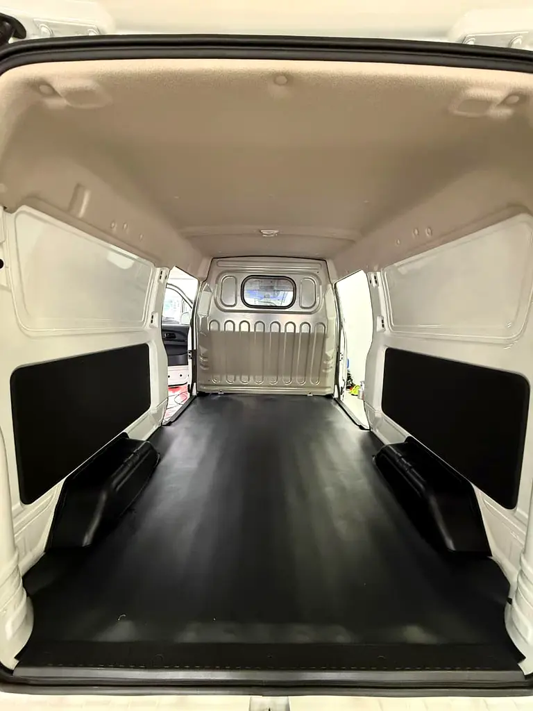 Jinbei Cargo Van 2025 — photo 1 of 11