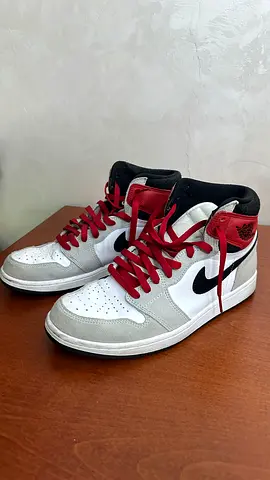 Pre-owned Nike Air Jordan 1 Mid white grey black with red laces, size 10 us