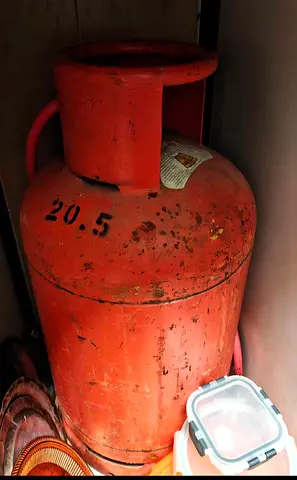 Dubai medium cylinder empty With regulator