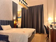 FULLY FURNISHED ROOM READY TO MOVE IN IMMEDIATELY.
