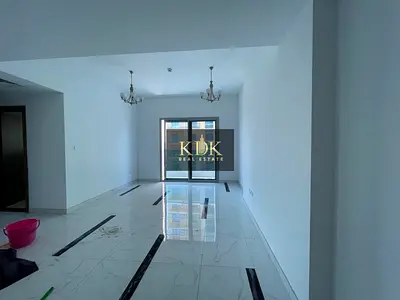شقة بغرفتي نوم | روز 10 JVC | إطلالة على وسط المدينة