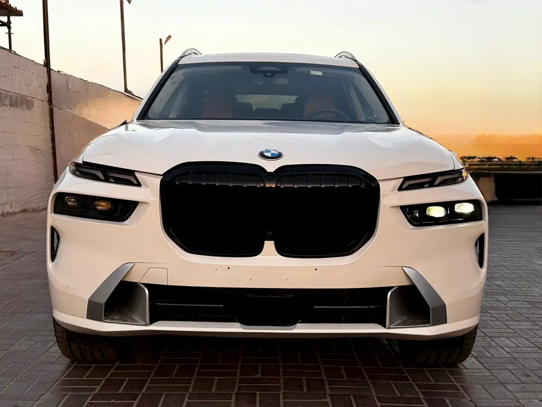 BMW X7 2026 — photo 1 of 15