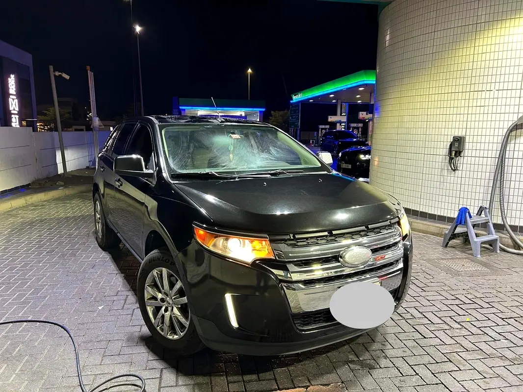 Ford Edge 2012 — photo 1 of 9