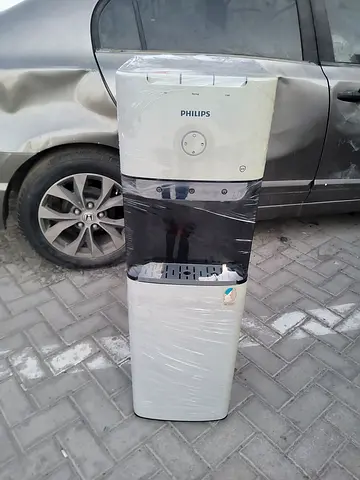 Bottom load water dispenser