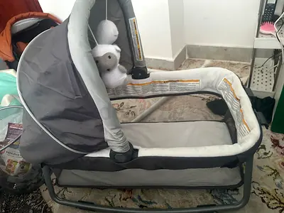 Lightweight Portable Baby Bassinet / Rocker - Good Condition