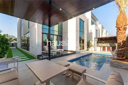 Luxurious | Upgraded Villa | Skyline View | VOT