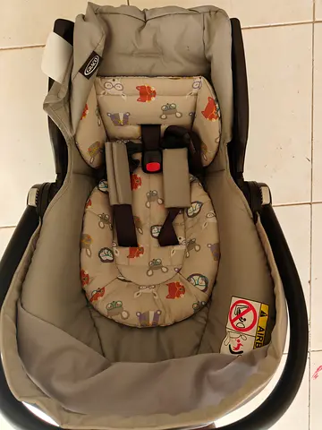Graco Infant Car Seat with Baby Insert - Good Used Condition