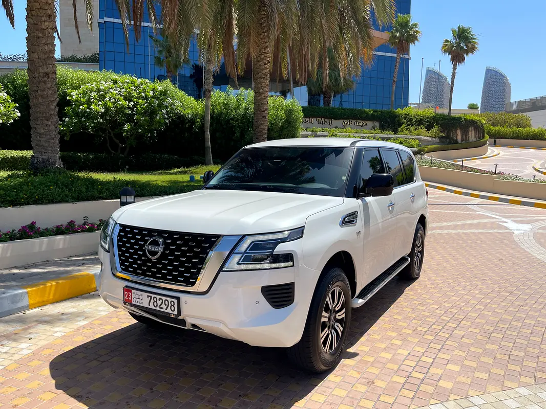 Nissan Patrol 2023 — photo 1 of 20