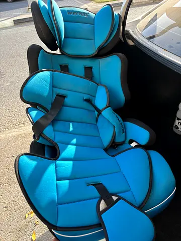 Blue convertible child car seat / booster in good used condition