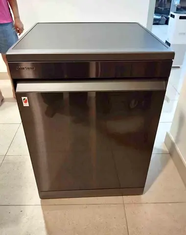 Samsung freestanding dishwasher - good condition