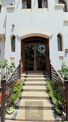 Our real estate company announces the availability of a luxurious, detached family villa for annual