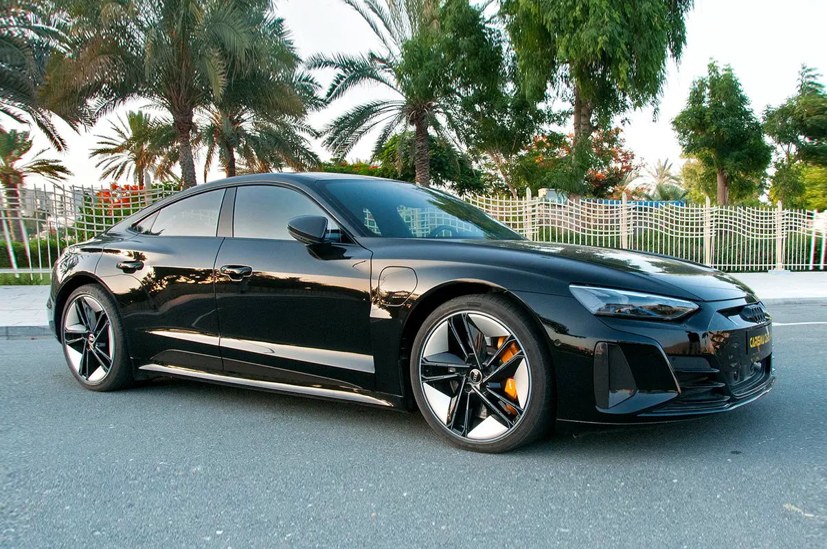 Audi RS e-tron 2022 — photo 1 of 20