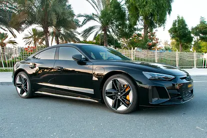 Audi RS e-tron GT 2022 | GCC Specs | Dealer Service Contract | Battery Warranty