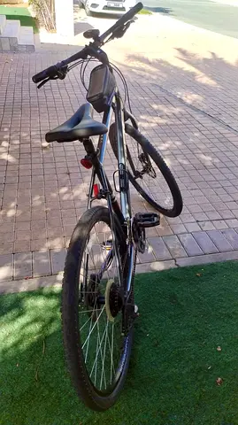 Used mens mountain/commuter bike - good condition