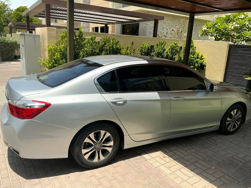 Honda Accord 2015 — photo 1 of 5