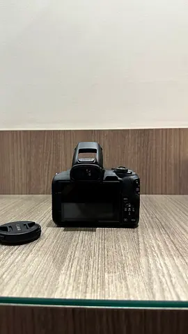 Canon R50
