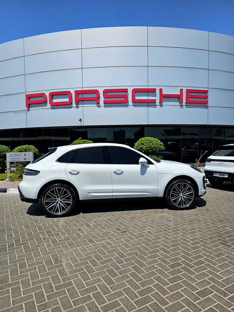 Porsche Macan 2024 — photo 1 of 10