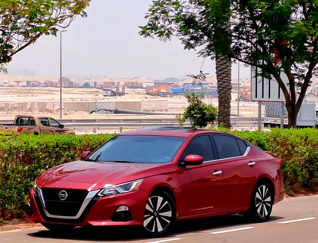 Nissan Altima 2022 — photo 1 of 13